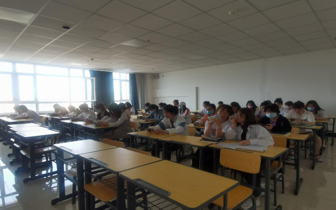 优德88小学教育专业组织小学科学学科“新课标 新教材 新实践”优质课观摩活动